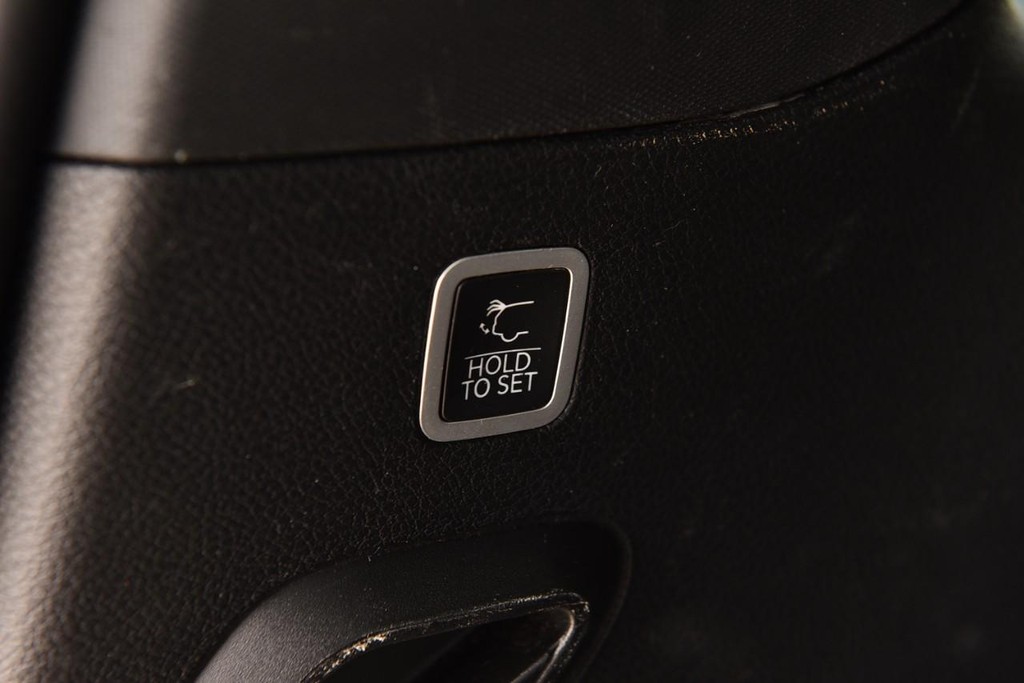 Jeep Grand Wagoneer Vehicle Image 34