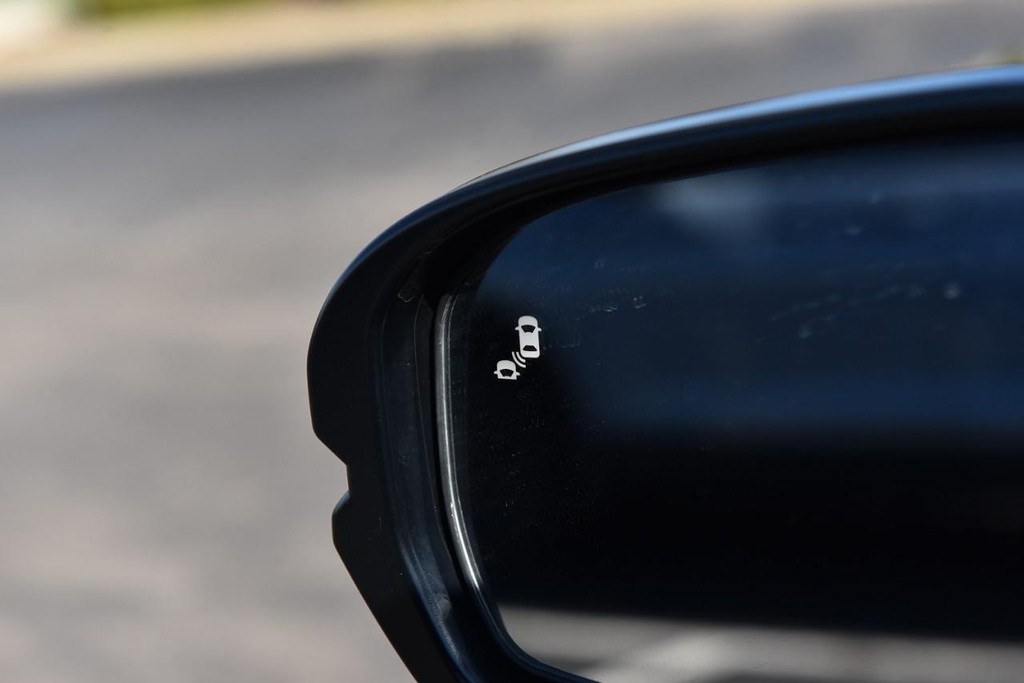 Honda HR-V Vehicle Full-screen Gallery Image 9