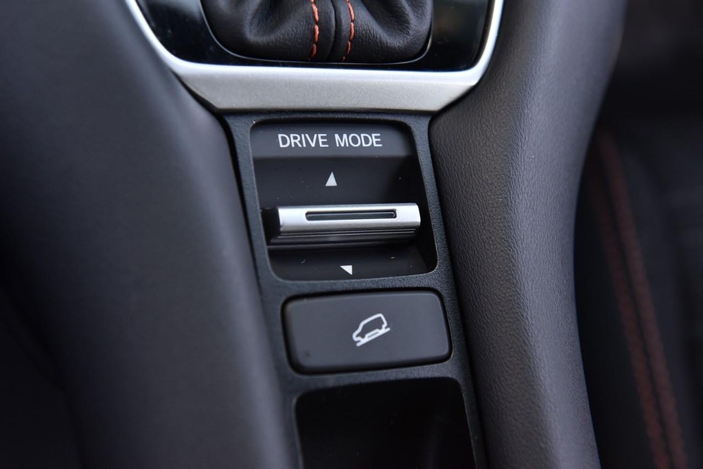 Honda HR-V Vehicle Full-screen Gallery Image 16