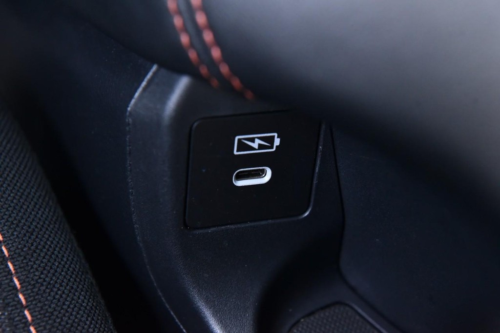 Honda HR-V Vehicle Full-screen Gallery Image 17