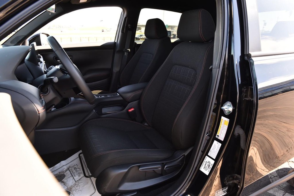 Honda HR-V Vehicle Full-screen Gallery Image 20