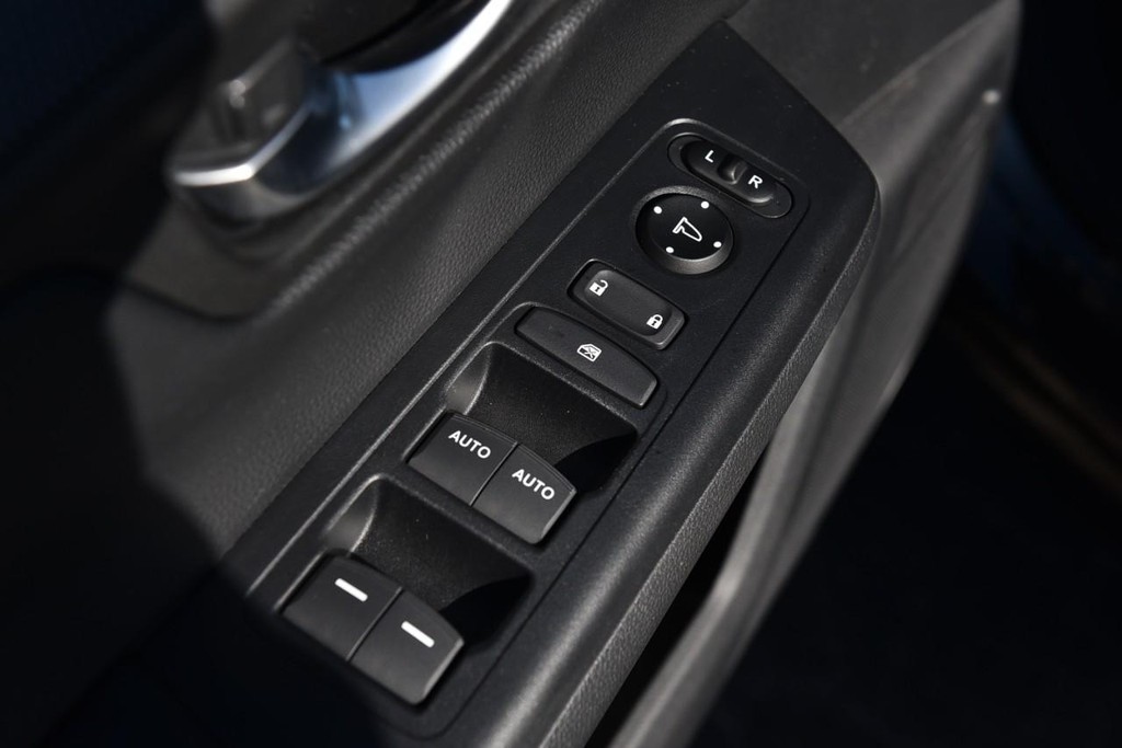 Honda CR-V Hybrid Vehicle Image 08