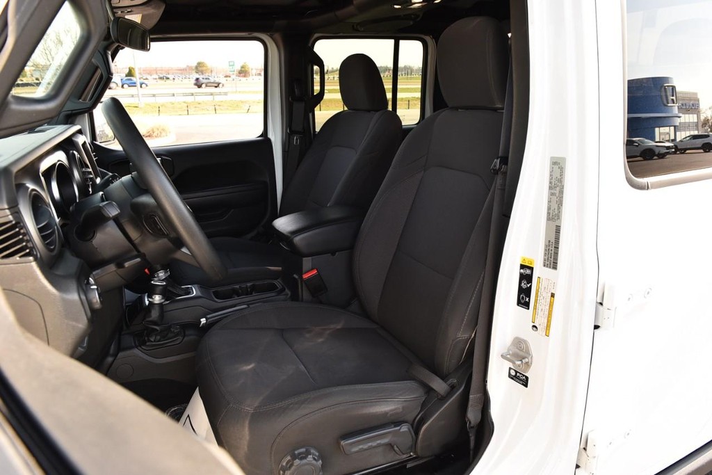 Jeep Gladiator Vehicle Image 19