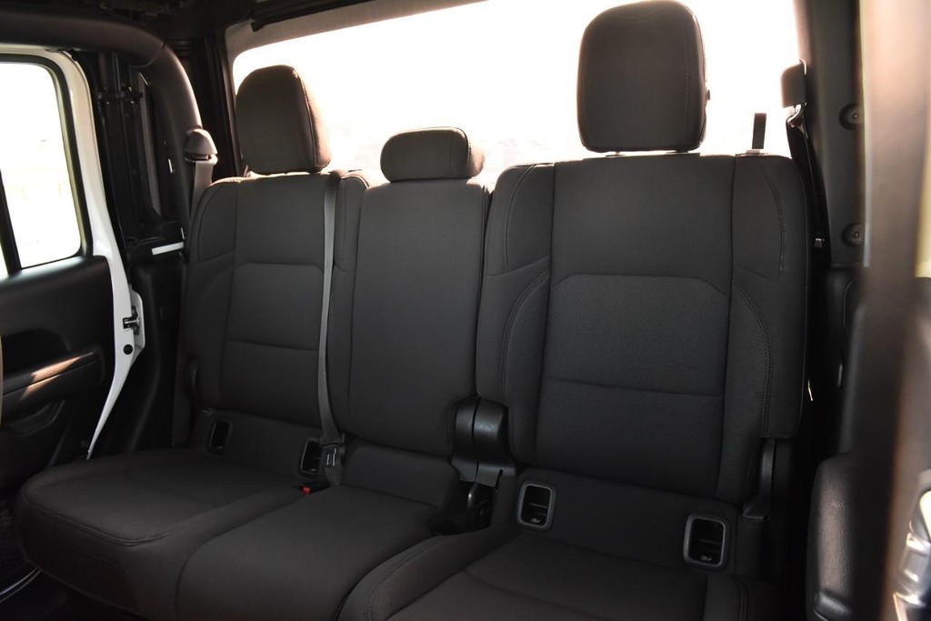 Jeep Gladiator Vehicle Image 21