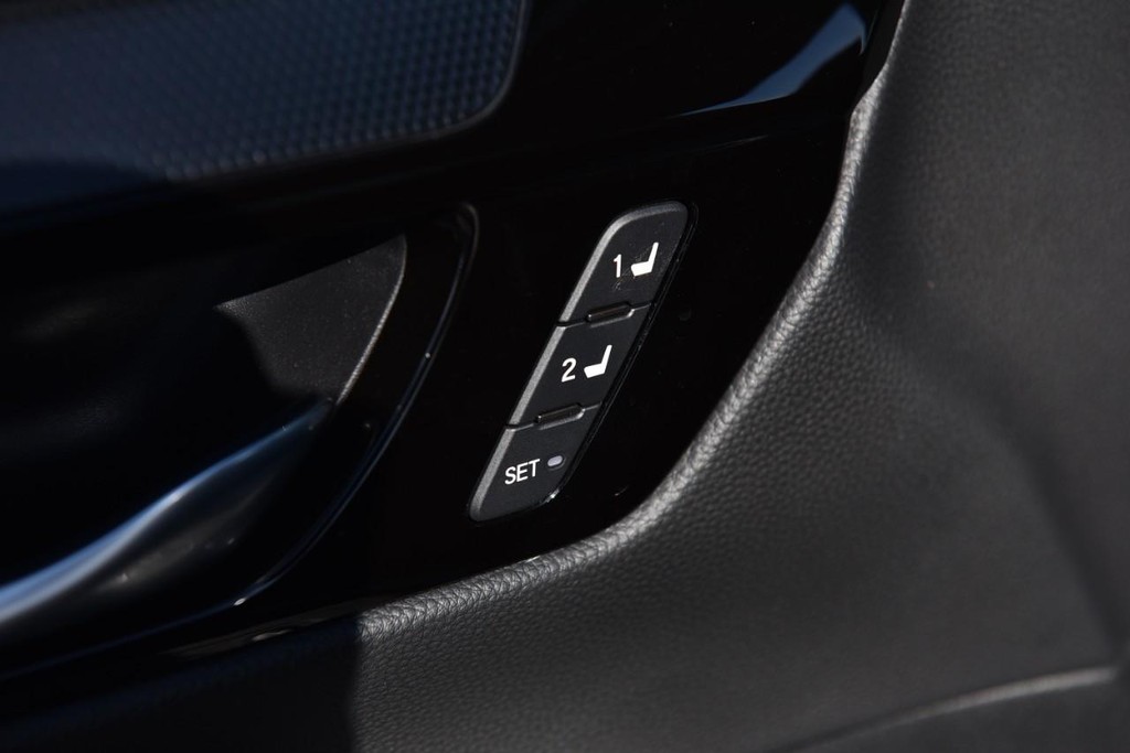 Honda CR-V Vehicle Full-screen Gallery Image 9