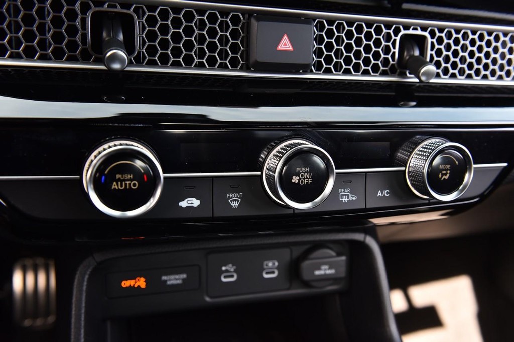 Honda Civic Sedan Vehicle Full-screen Gallery Image 16