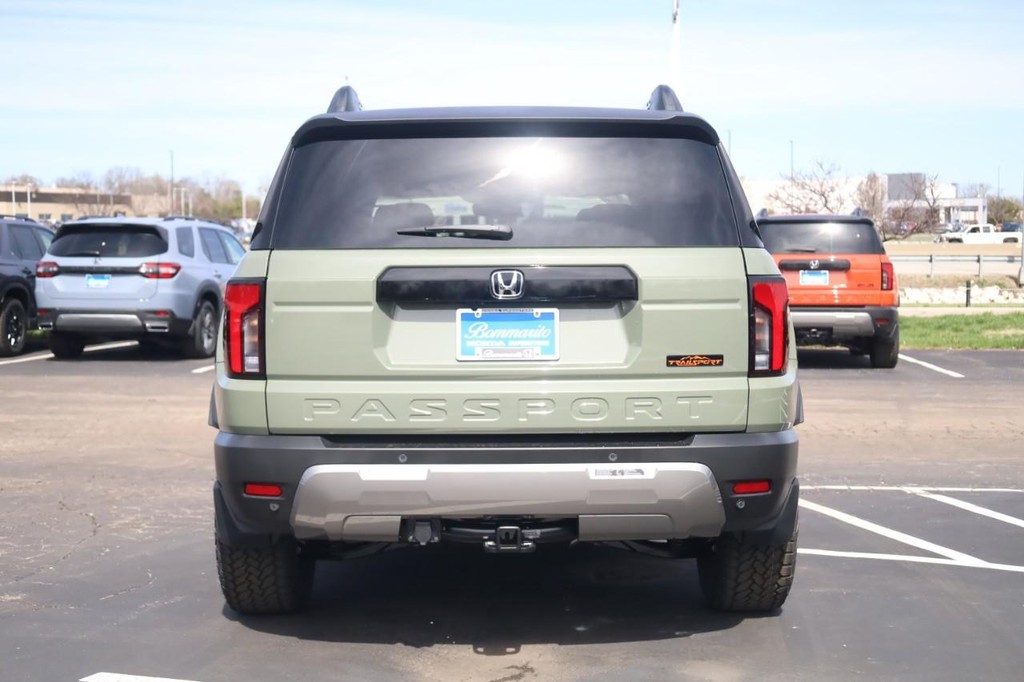 Honda Passport Vehicle Full-screen Gallery Image 5