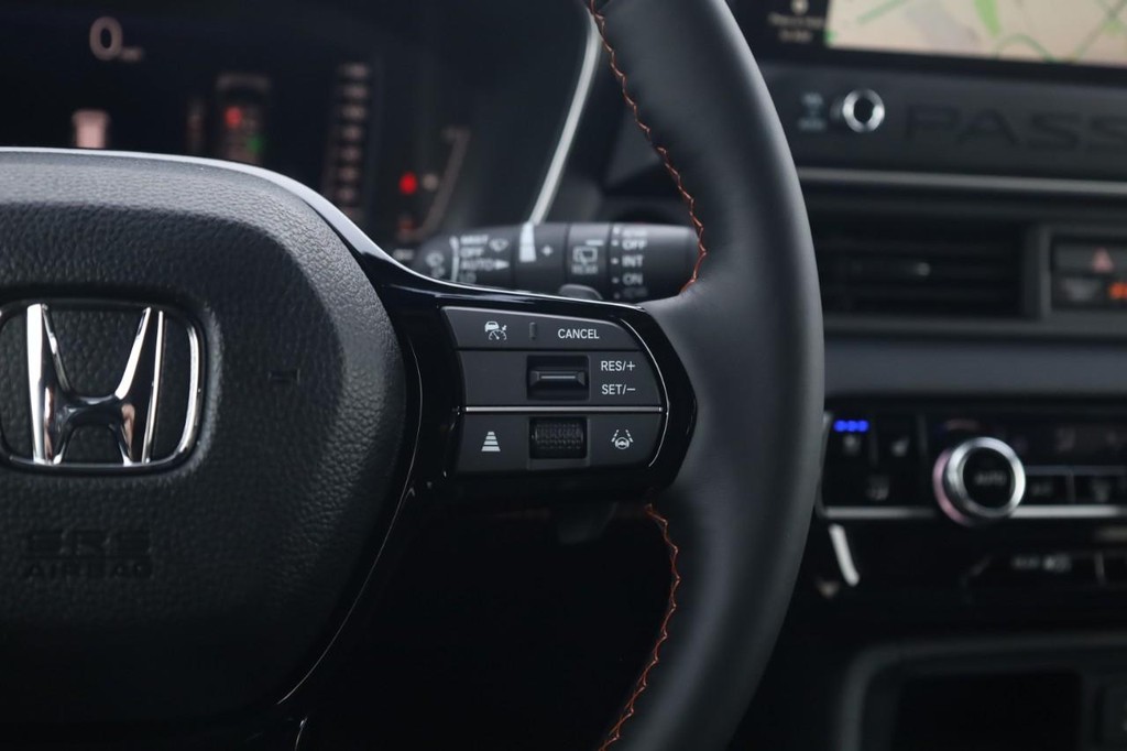 Honda Passport Vehicle Full-screen Gallery Image 8