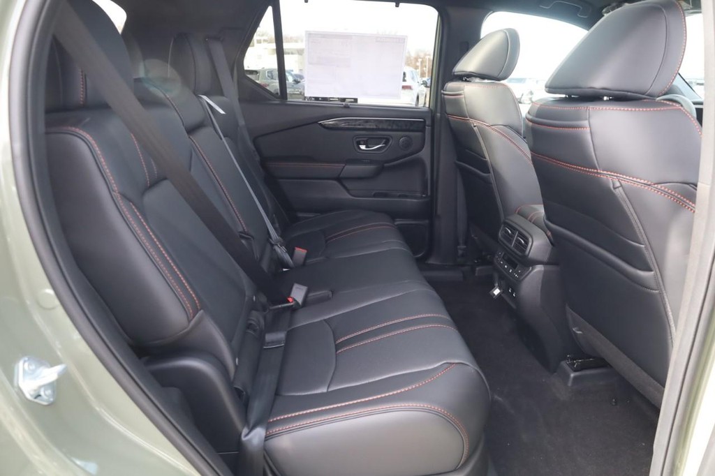 Honda Passport Vehicle Full-screen Gallery Image 21