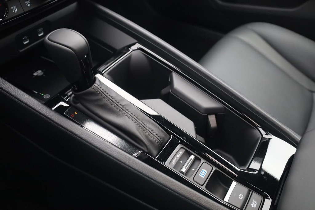 Honda Accord Hybrid Vehicle Image 18