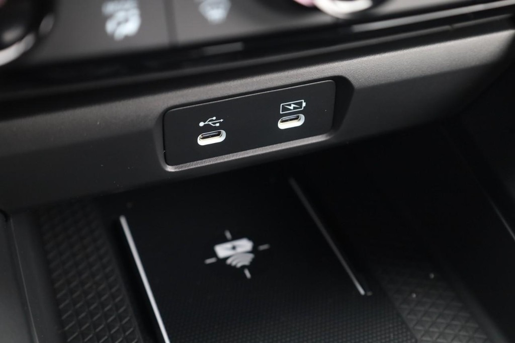 Honda Accord Hybrid Vehicle Image 17