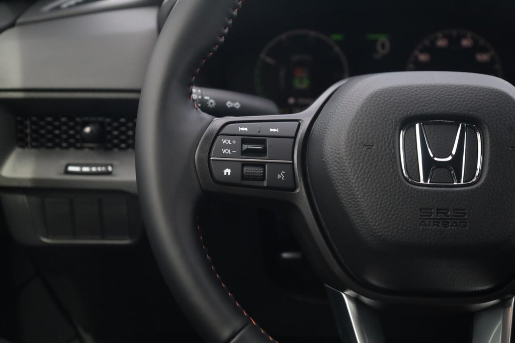 Honda CR-V Hybrid Vehicle Full-screen Gallery Image 9