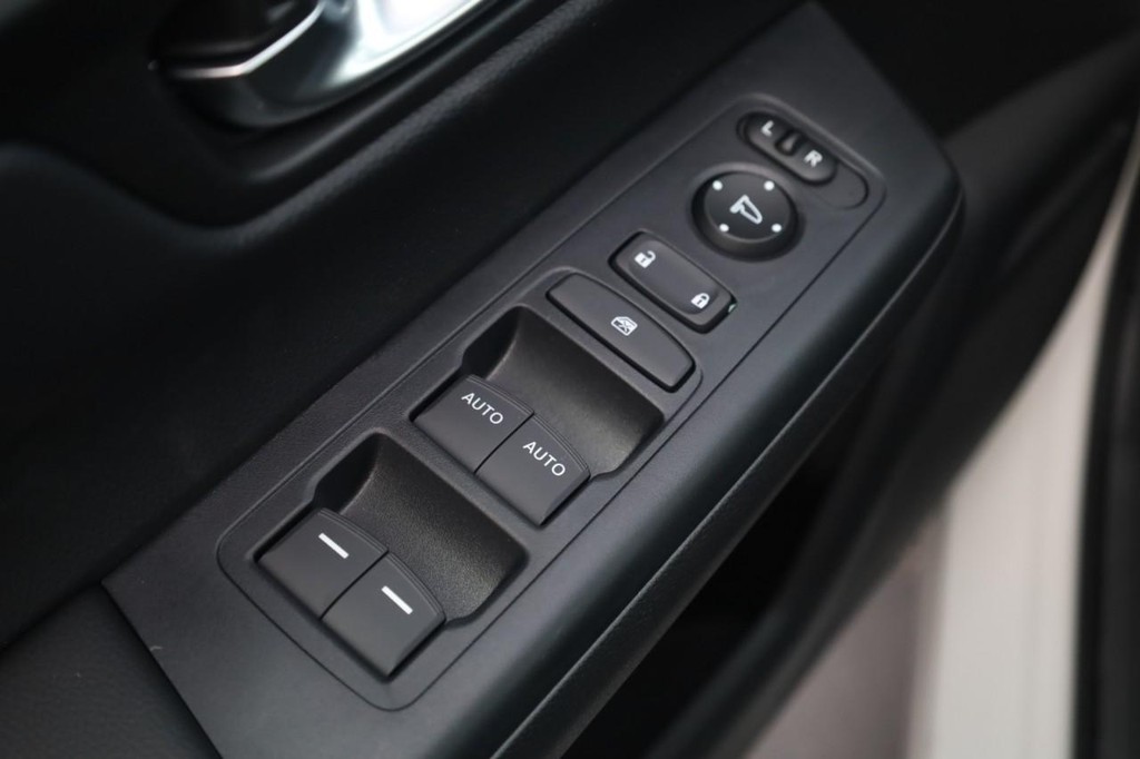 Honda CR-V Hybrid Vehicle Full-screen Gallery Image 10