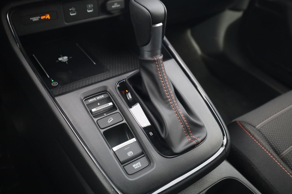 Honda CR-V Hybrid Vehicle Full-screen Gallery Image 16