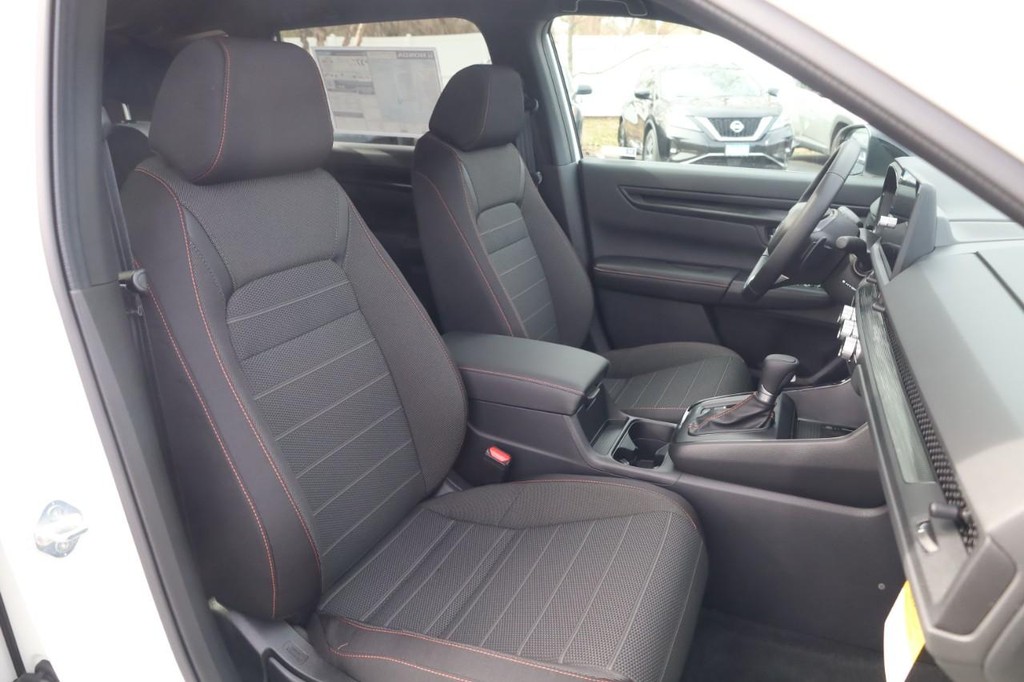 Honda CR-V Hybrid Vehicle Full-screen Gallery Image 18