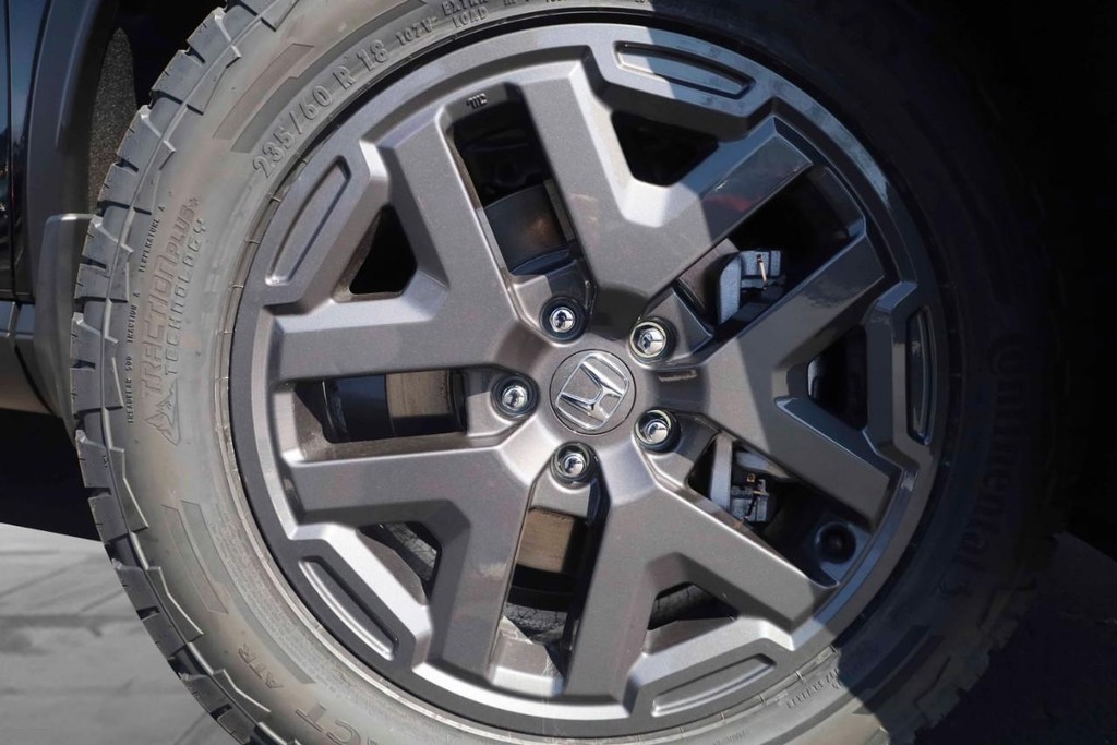 Honda CR-V Hybrid Vehicle Image 03