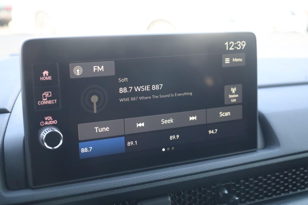 Honda CR-V Hybrid Vehicle Image 14