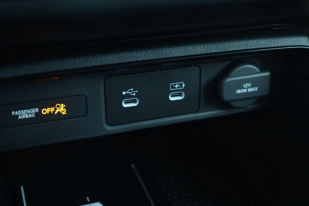 Honda CR-V Hybrid Vehicle Image 17