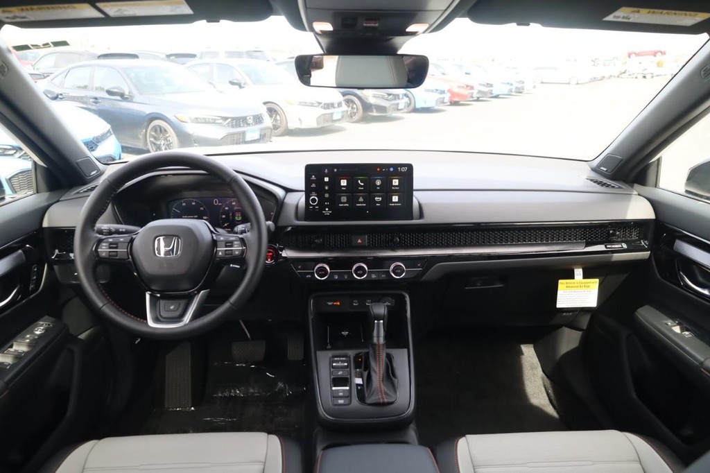 Honda CR-V Hybrid Vehicle Full-screen Gallery Image 6