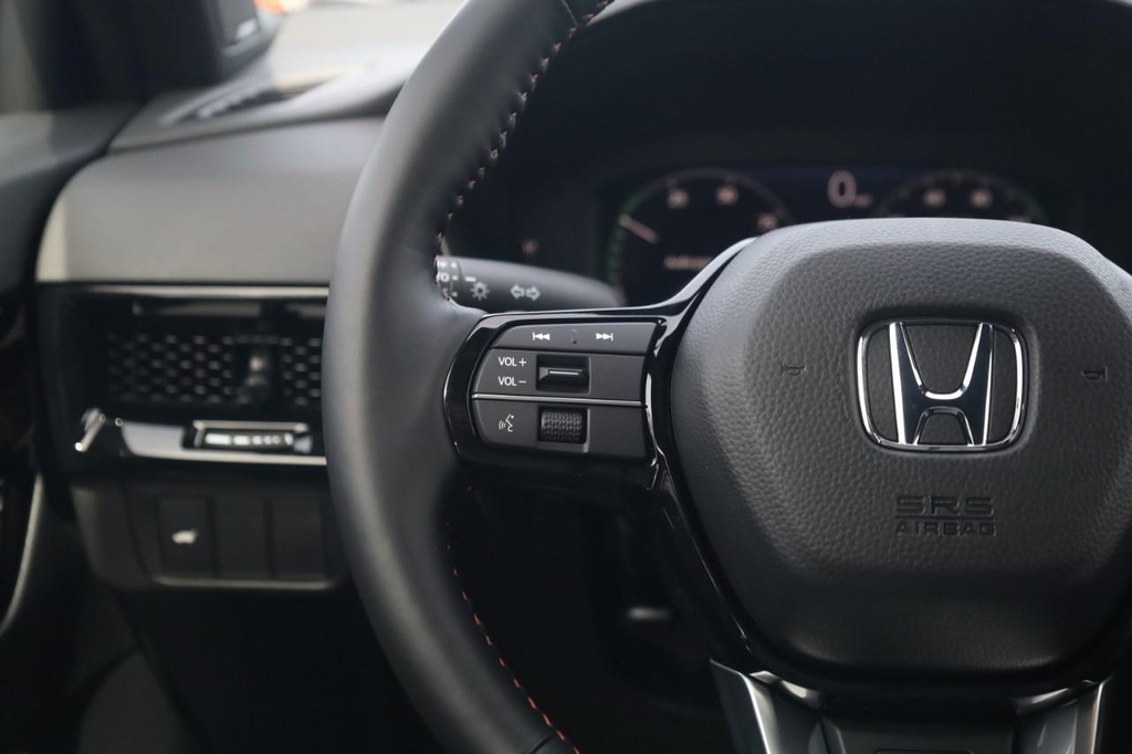 Honda CR-V Hybrid Vehicle Full-screen Gallery Image 9