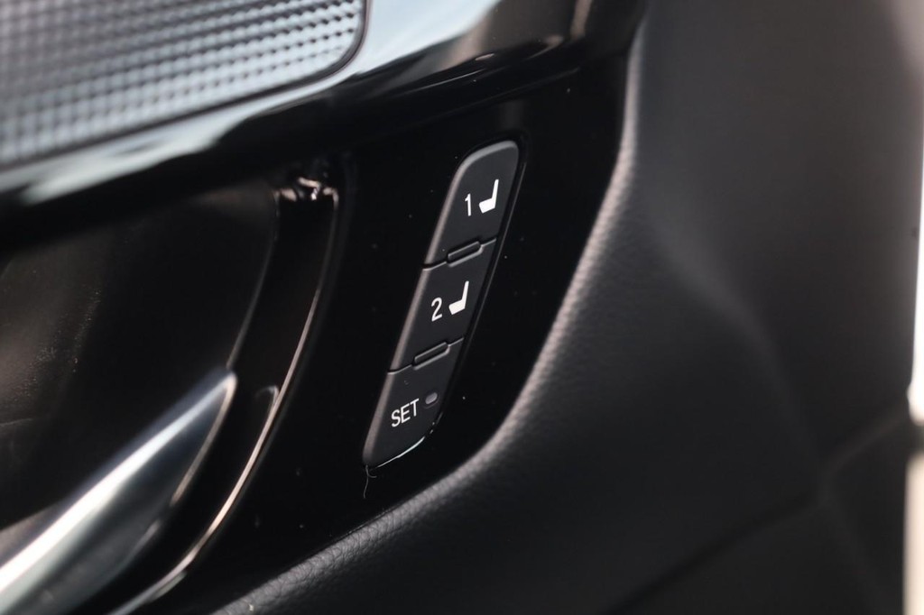 Honda CR-V Hybrid Vehicle Full-screen Gallery Image 11