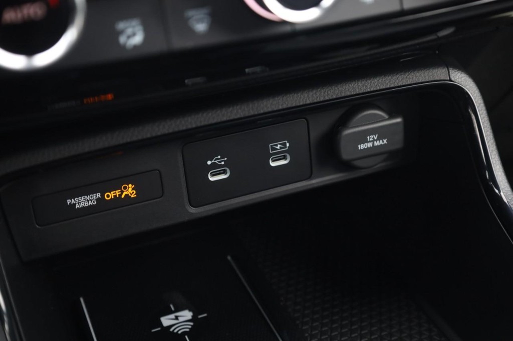 Honda CR-V Hybrid Vehicle Full-screen Gallery Image 17