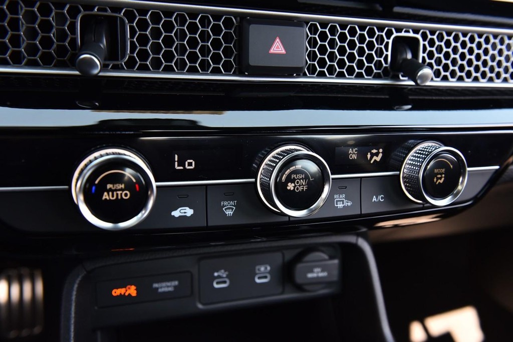 Honda Civic Sedan Vehicle Full-screen Gallery Image 16