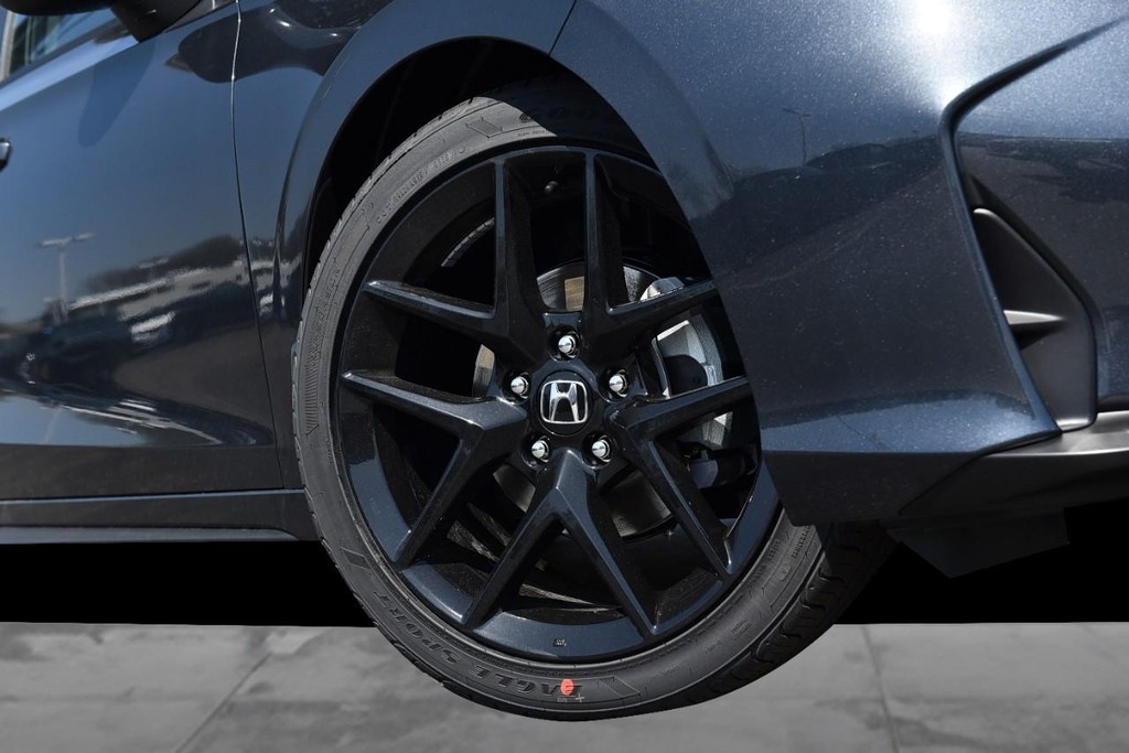 Honda Civic Hatchback Vehicle Image 03