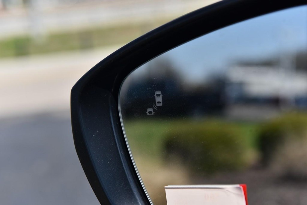 Honda Civic Hatchback Vehicle Image 09