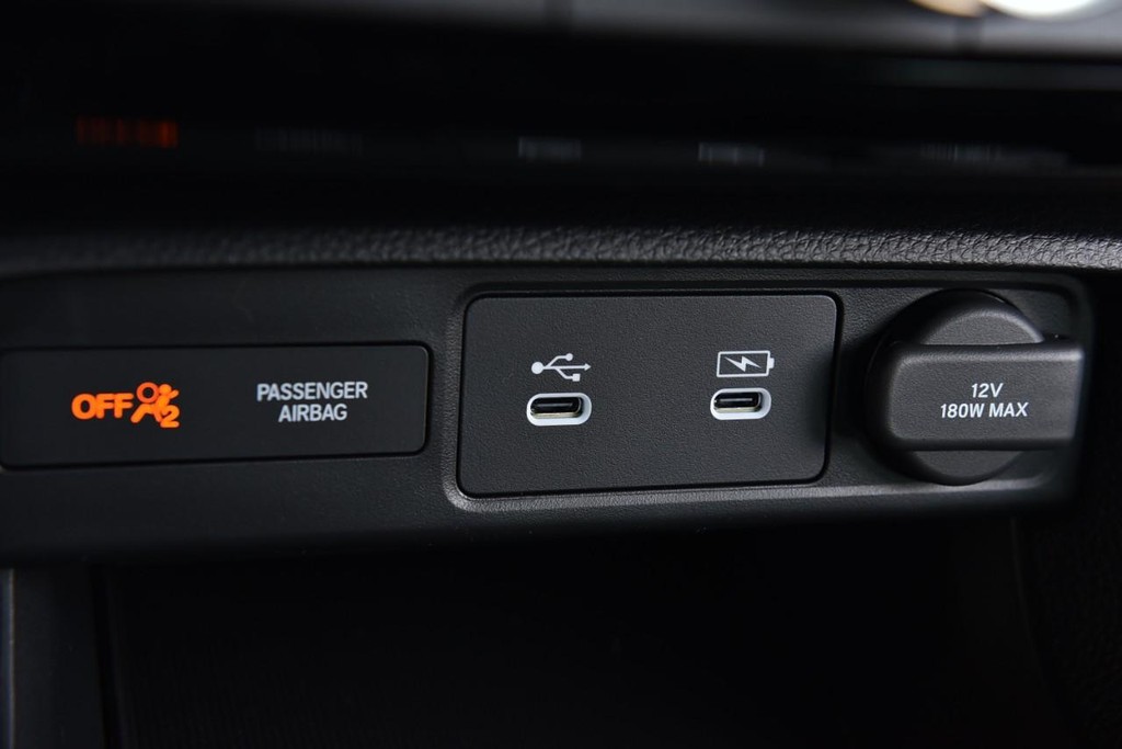 Honda Civic Hatchback Vehicle Image 16