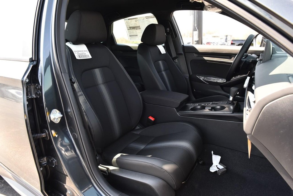 Honda Civic Hatchback Vehicle Image 21