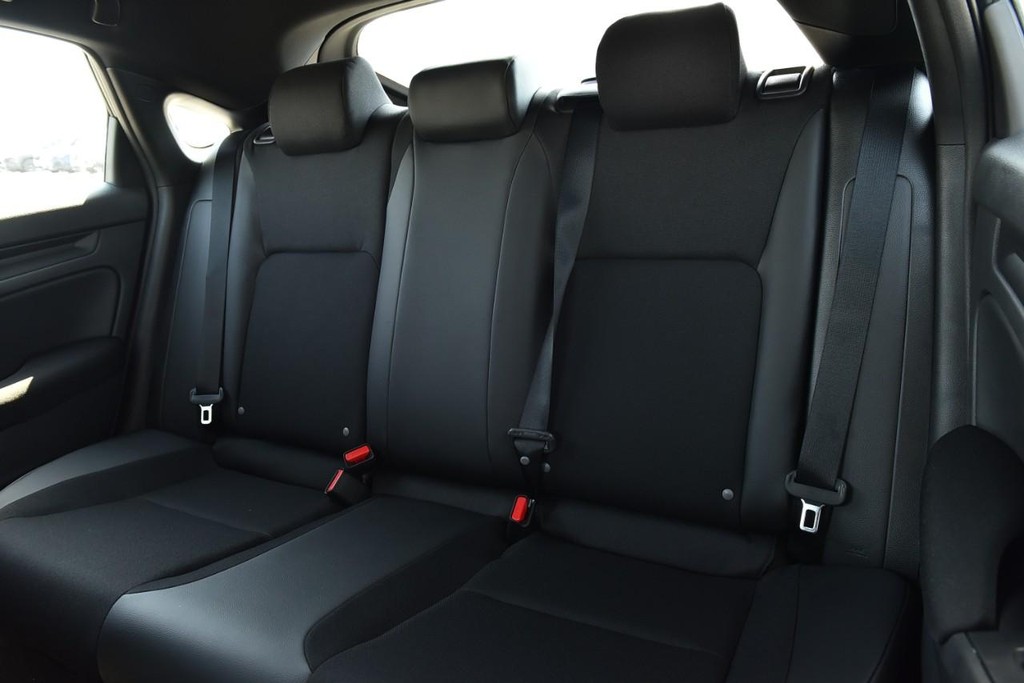 Honda Civic Hatchback Vehicle Image 22