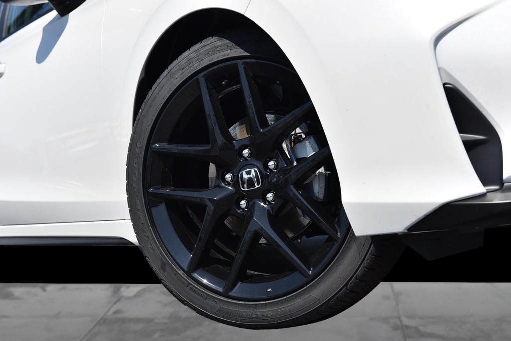 Honda Civic Hatchback Vehicle Image 03