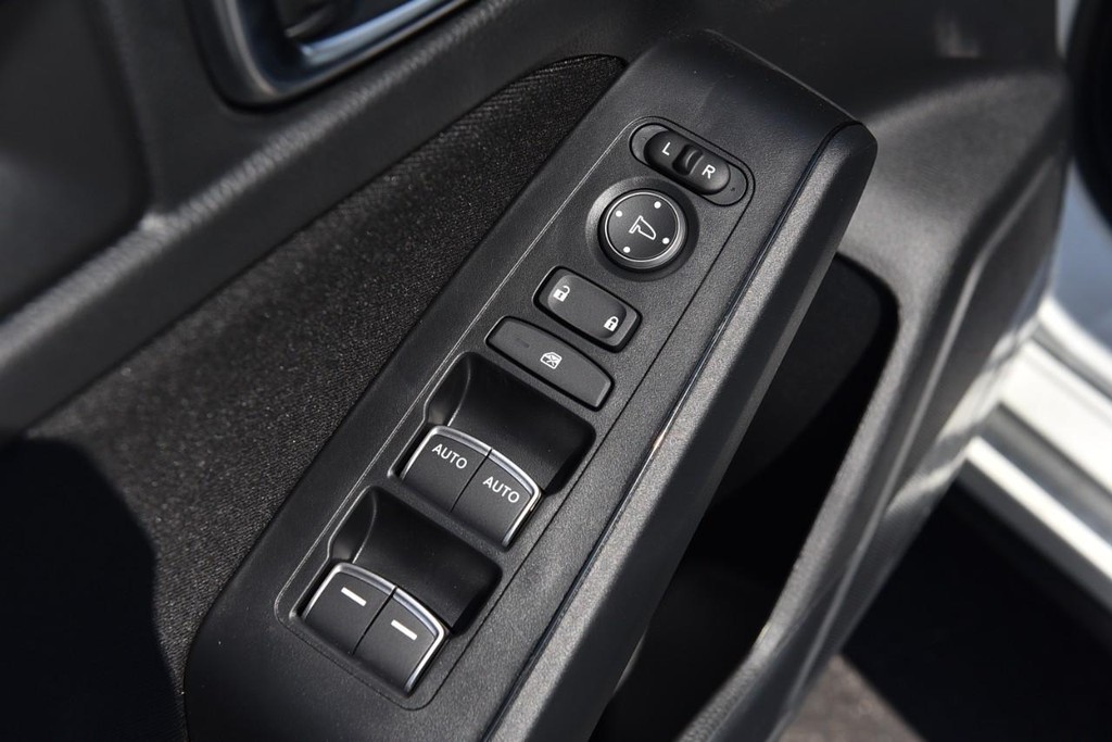 Honda Civic Hatchback Vehicle Image 08