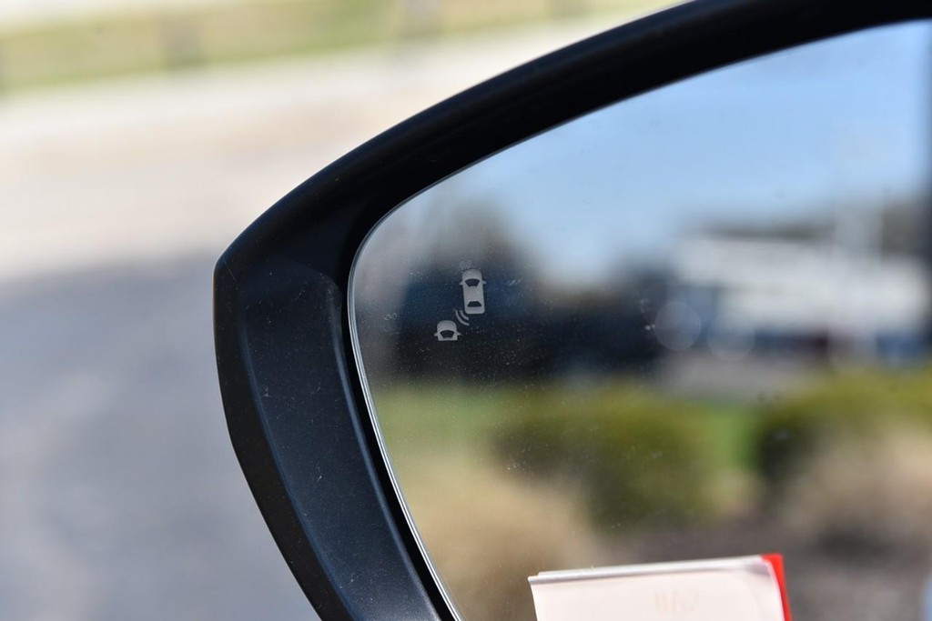 Honda Civic Hatchback Vehicle Image 09