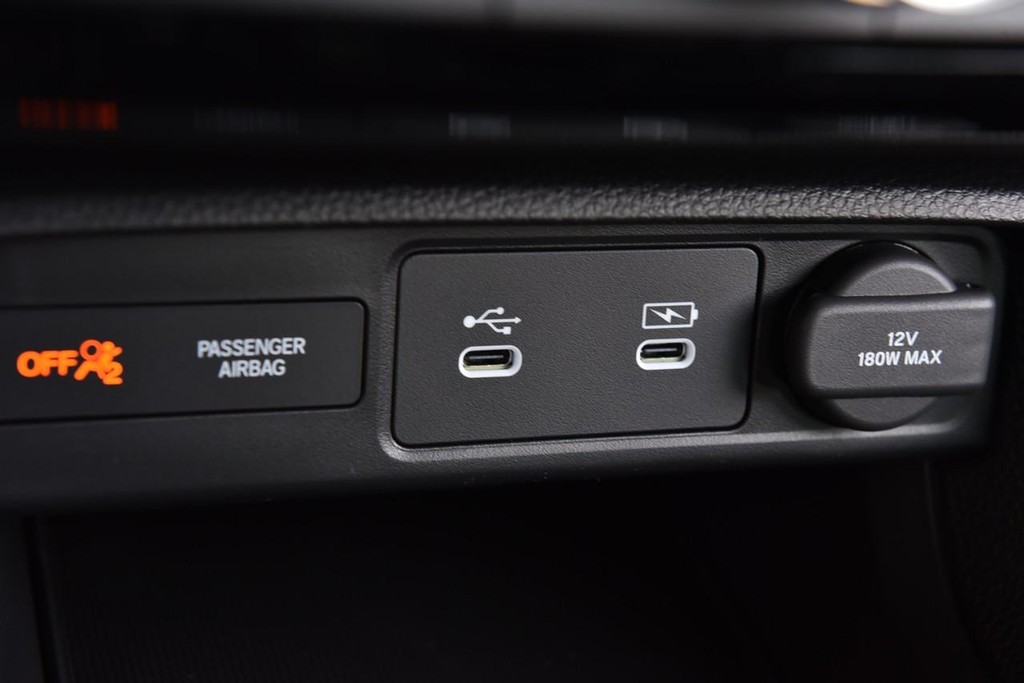 Honda Civic Hatchback Vehicle Image 16