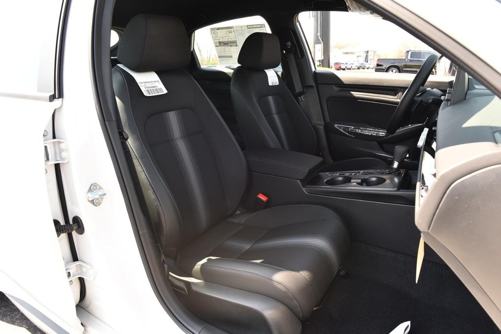 Honda Civic Hatchback Vehicle Image 21