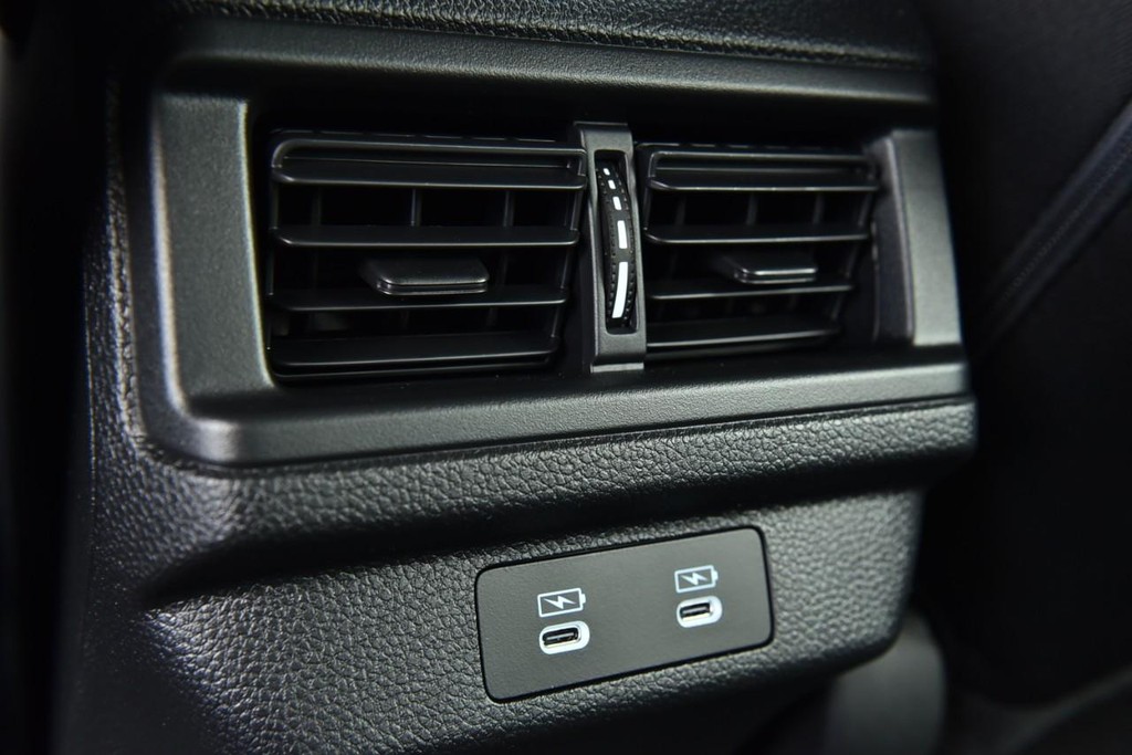 Honda Accord Sedan Vehicle Image 24