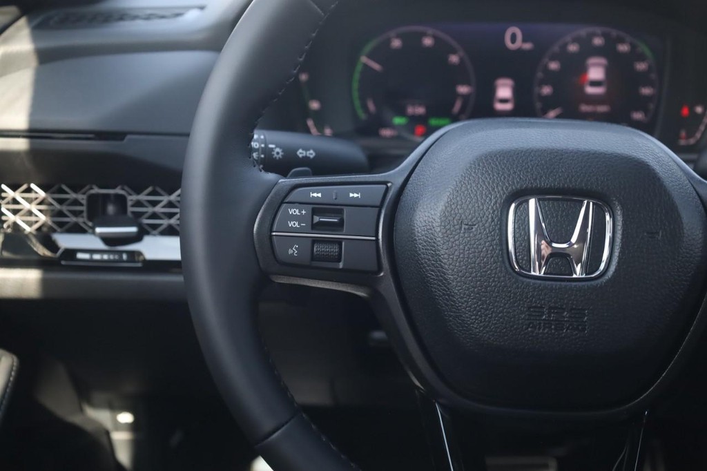 Honda Accord Hybrid Vehicle Image 10