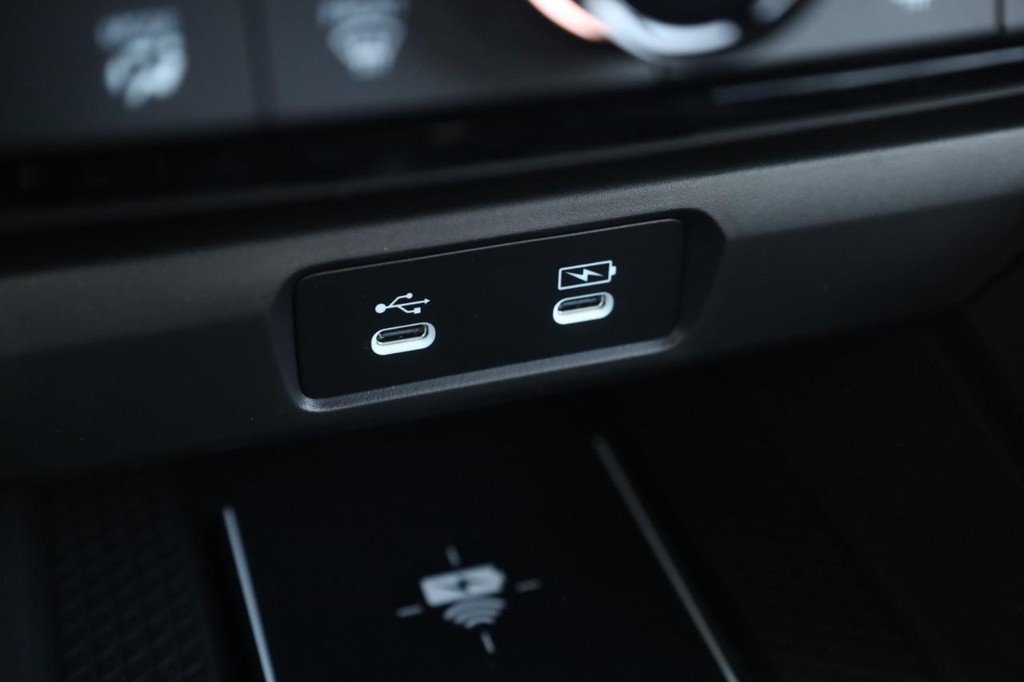 Honda Accord Hybrid Vehicle Image 17
