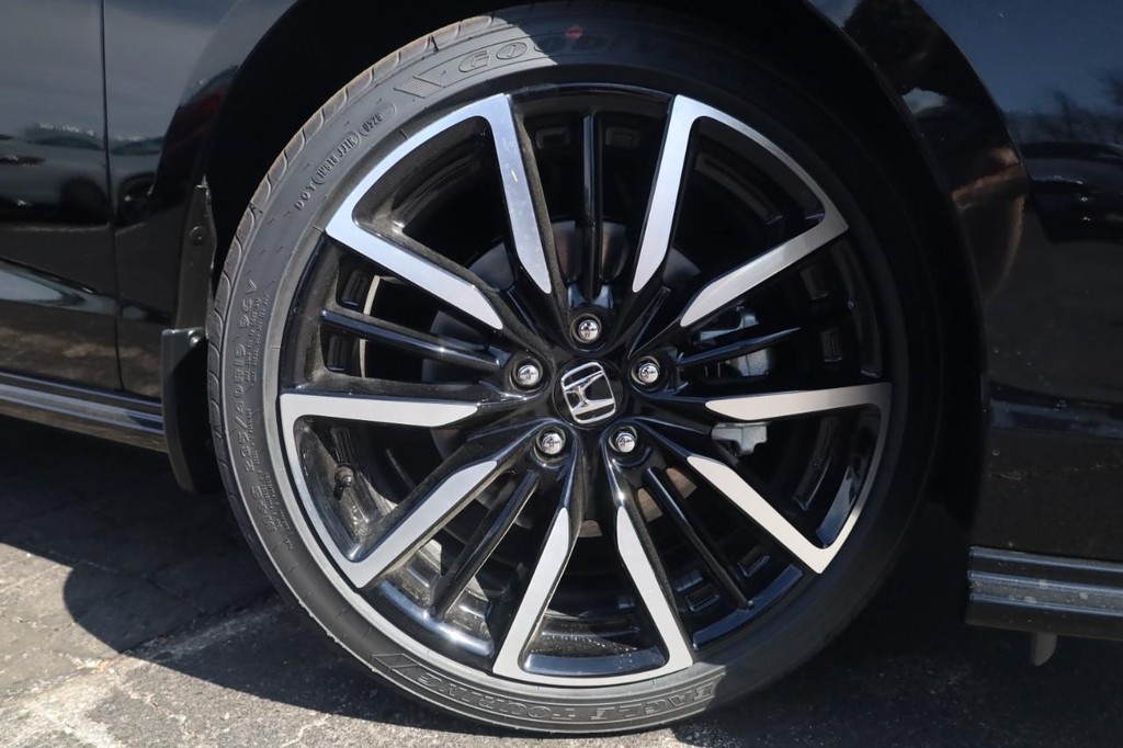 Honda Accord Hybrid Vehicle Image 02
