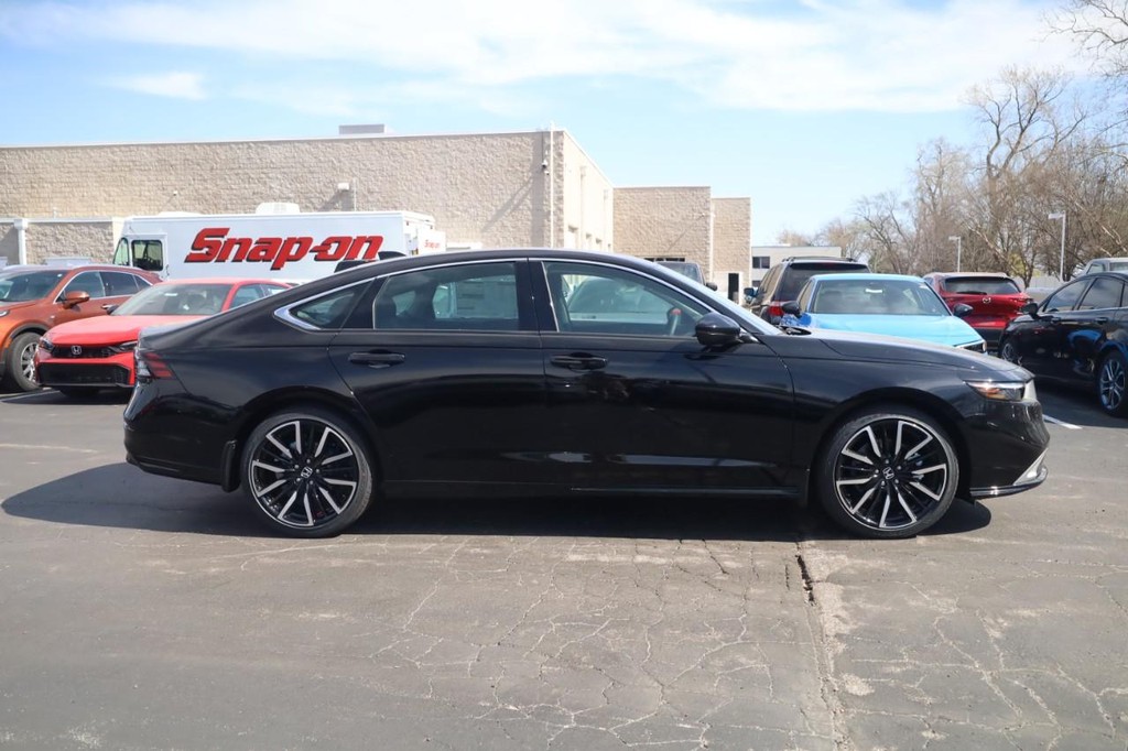 Honda Accord Hybrid Vehicle Image 04