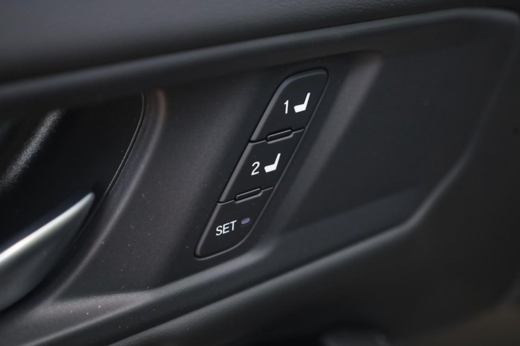 Honda Accord Hybrid Vehicle Image 11