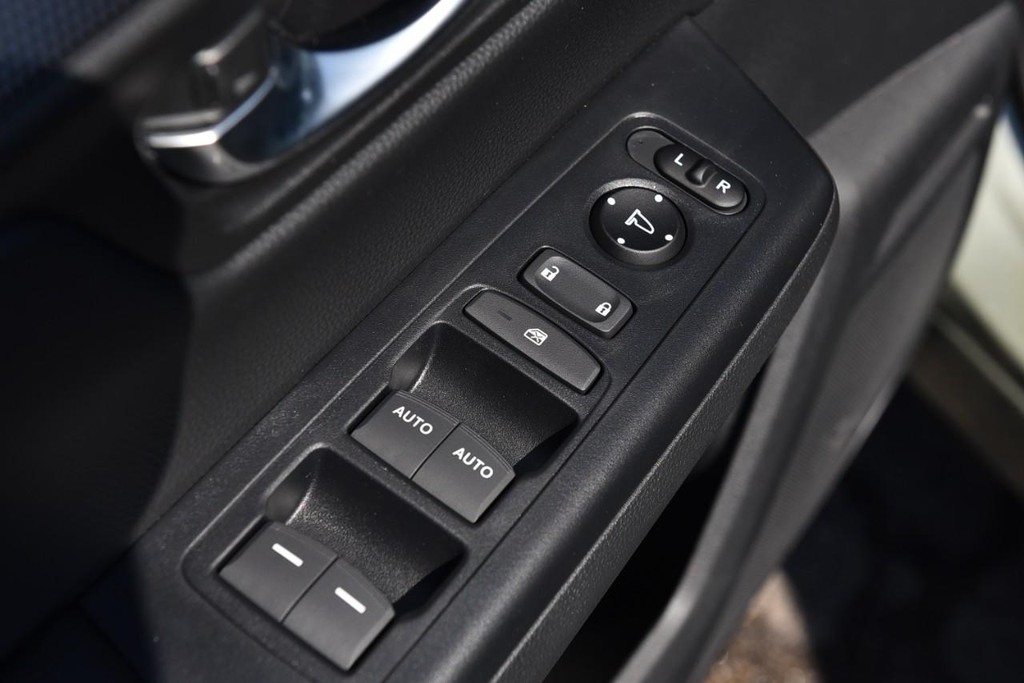 Honda CR-V Hybrid Vehicle Image 08