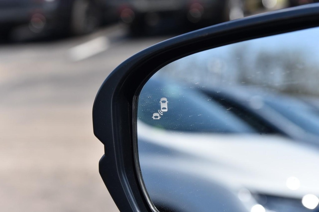 Honda CR-V Hybrid Vehicle Image 09