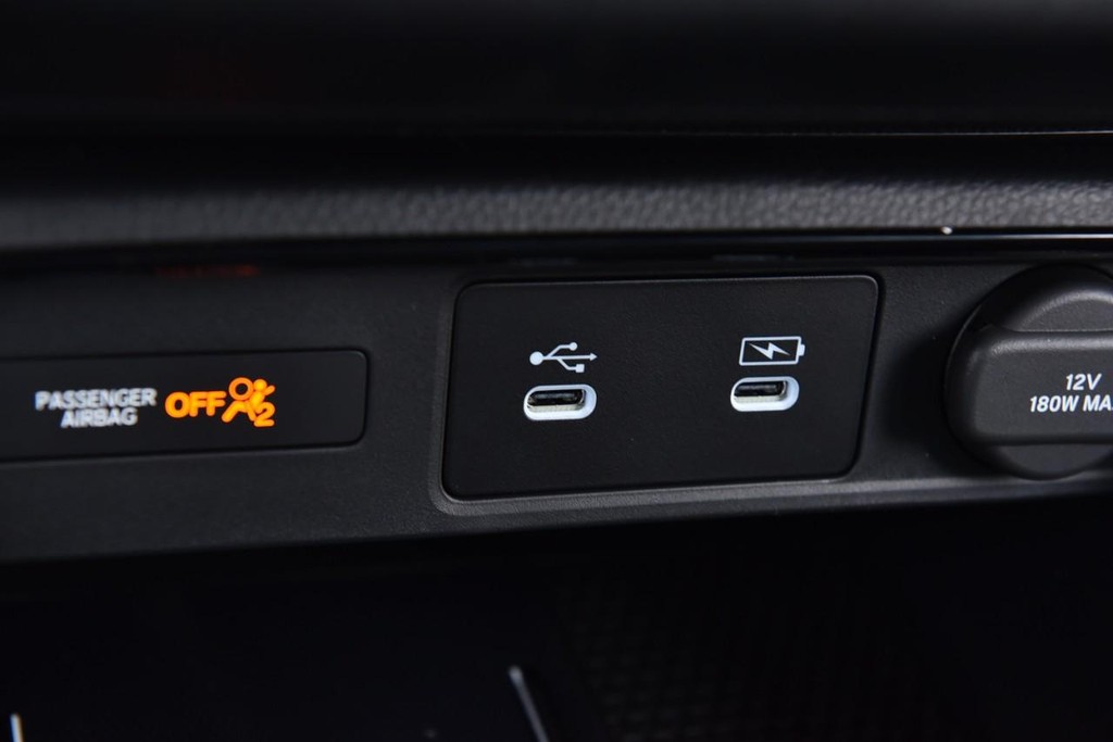 Honda CR-V Hybrid Vehicle Image 16