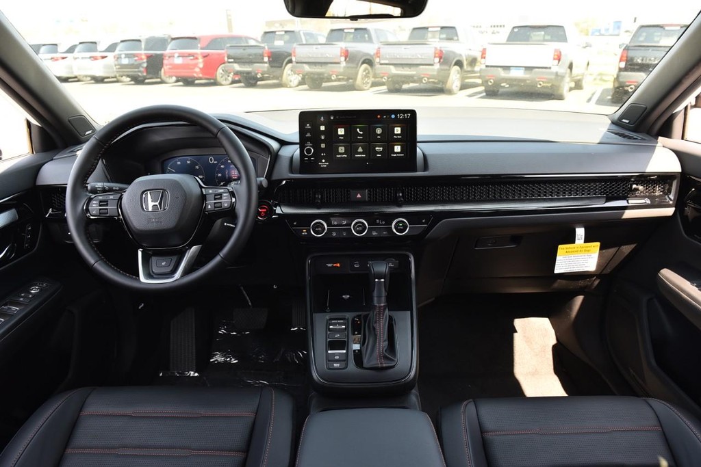 Honda CR-V Hybrid Vehicle Full-screen Gallery Image 7