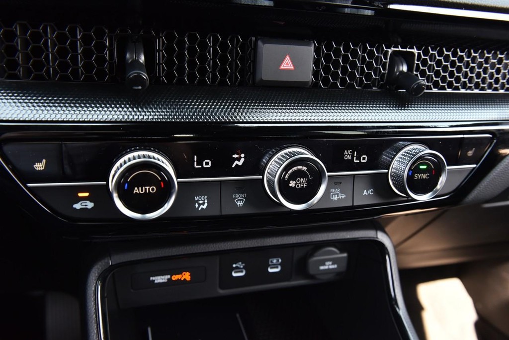 Honda CR-V Hybrid Vehicle Full-screen Gallery Image 16