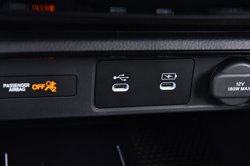 Honda CR-V Hybrid Vehicle Full-screen Gallery Image 17