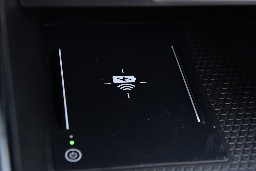 Honda CR-V Hybrid Vehicle Full-screen Gallery Image 18